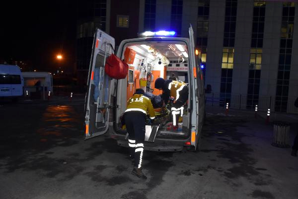 Sivas'ta bıçaklı kavgada 1 kişi yaralandı