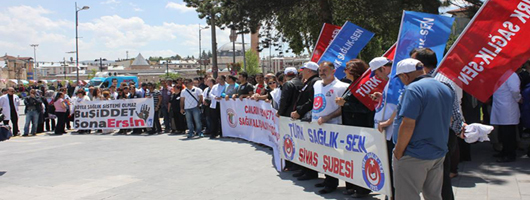 Sivas’ta Sağlık Çalışanları, Hastanede Saldırıya Tepki Gösterdi