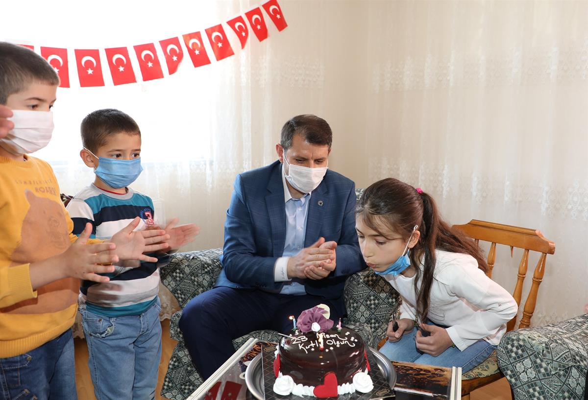 Sivas'ta 23 Nisan’da Çocuklar Sürprizlerle Neşelendi