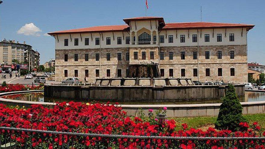 Sivas'ta vali yardımcısı akrabasını silahla yaraladı