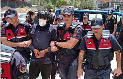 Sivas'ta 3 kişiyi öldüren kişi adliyeye çıkartıldı