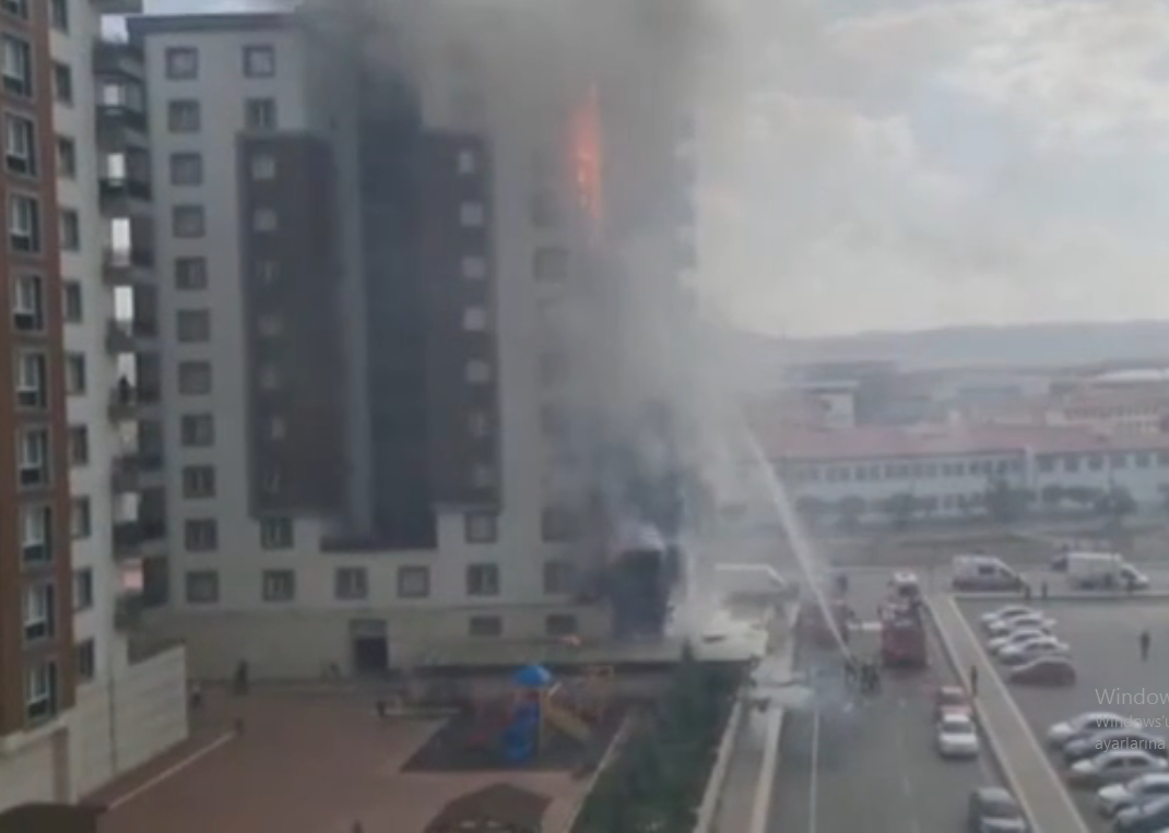 Sivas'taki yangın paniğe neden oldu