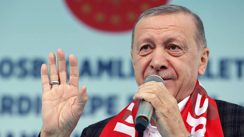 Erdoğan: “Faizler inmeye devam edecek”