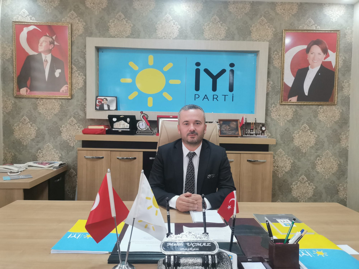 İYİ Parti Sivas Merkez İlçe Başkanı Melih Uçmaz Öğretmenler Gününü Kutladı