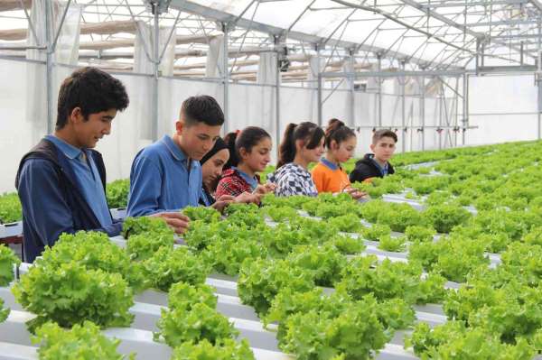 Sivas'ta Lise öğrencileri Öğreniyor, üretiyor ve kazanıyorlar