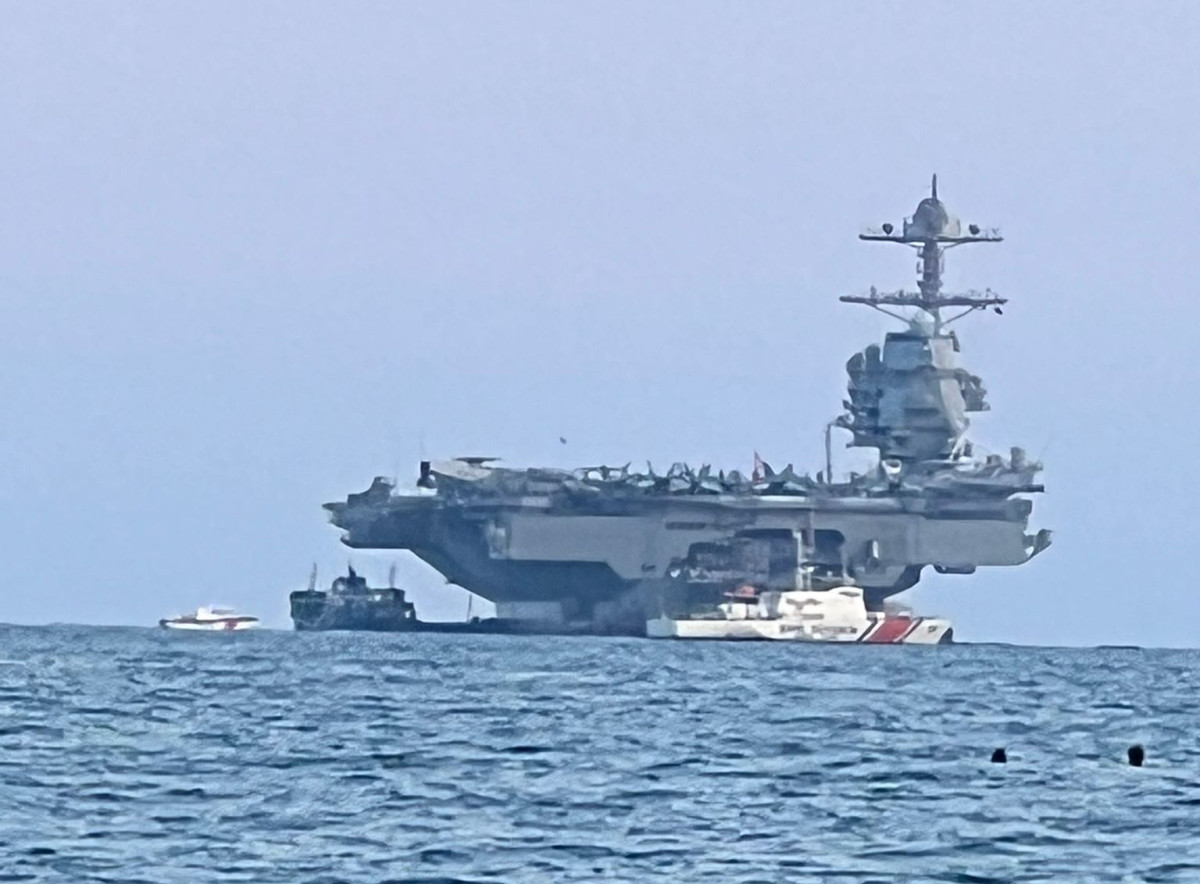ABD Uçak Gemisi Antalya'ya Demirledi
