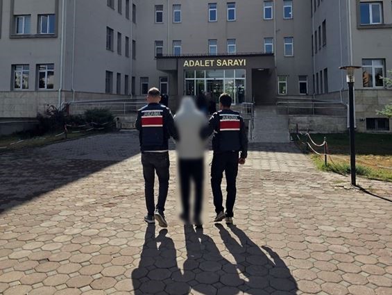  Aranan FETÖ Üyesi Jandarma Operasyonu ile Sivas’ta yakalandı