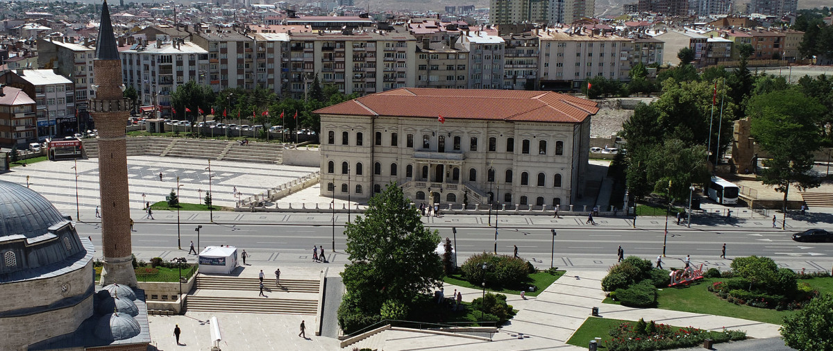 Sivas Hizmet Vakfı'ndan Lisans Öğrencilerine Burs Desteği