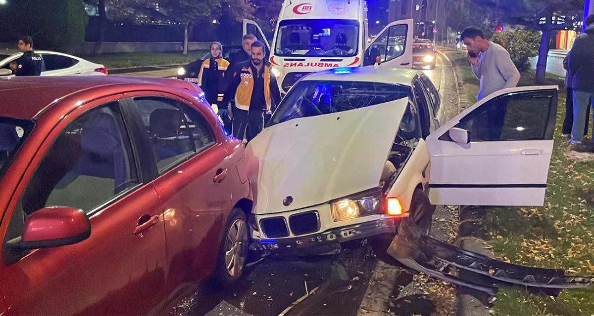 Sivas’ta zincirleme kaza! 5 otomobil birbirine girdi