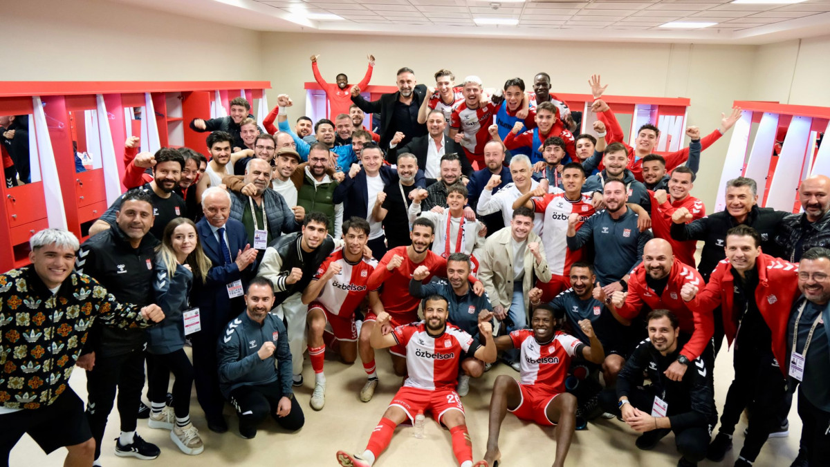 Sivasspor'dan zafer pozu 