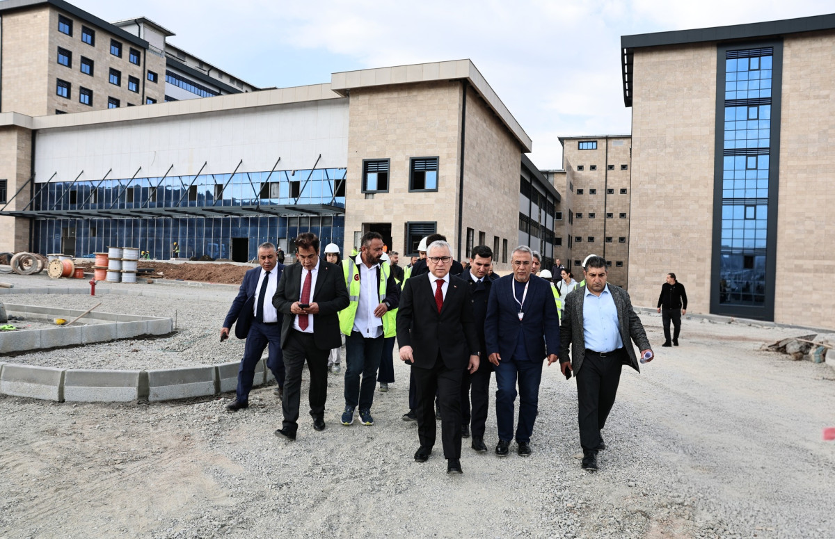 Yeni Hastane İnşaatında İncelemeler Sürüyor: Açılış Tarihi Hâlâ Belirsiz