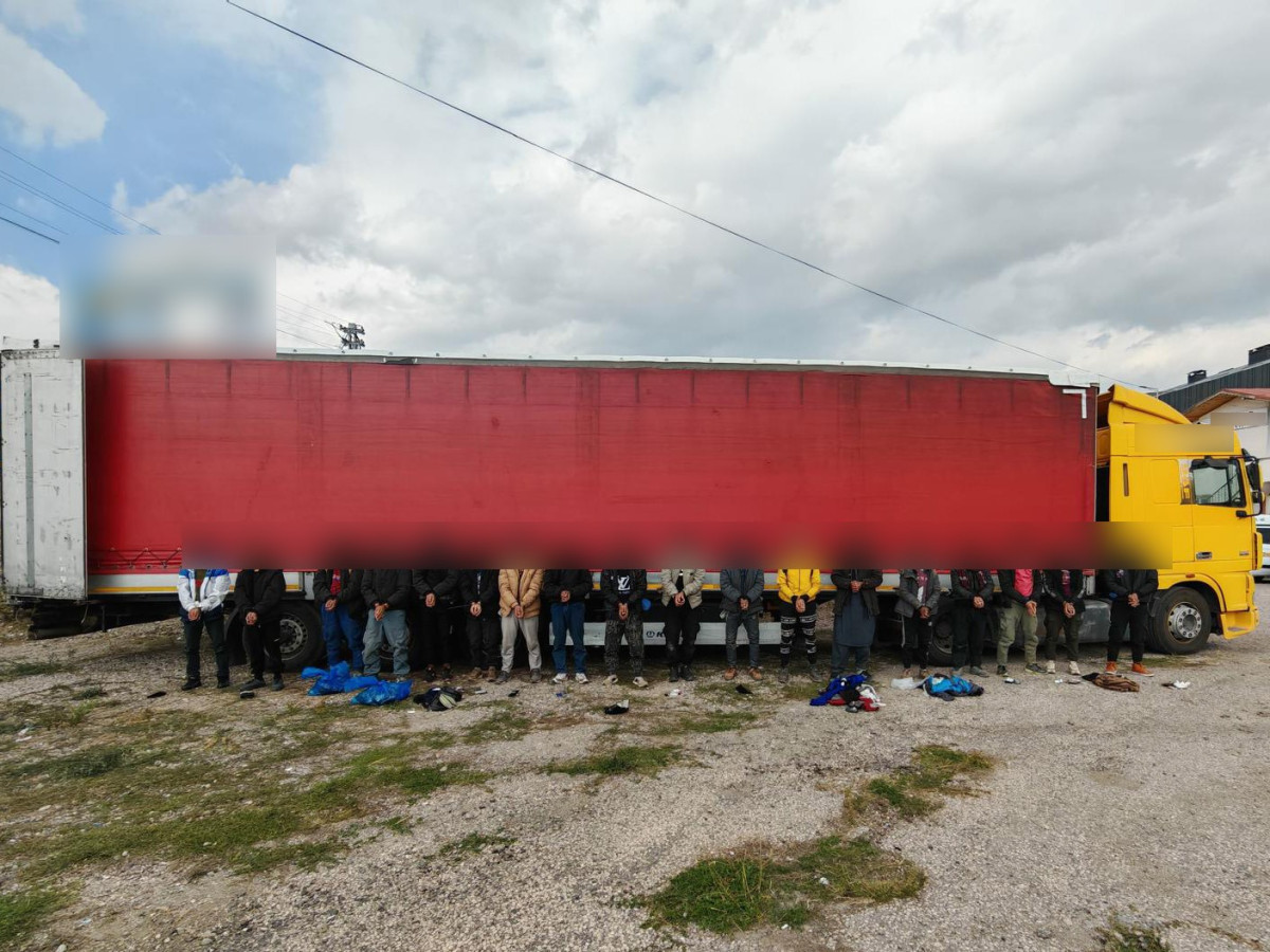18 düzensiz göçmen Sivas’ta yakalandı