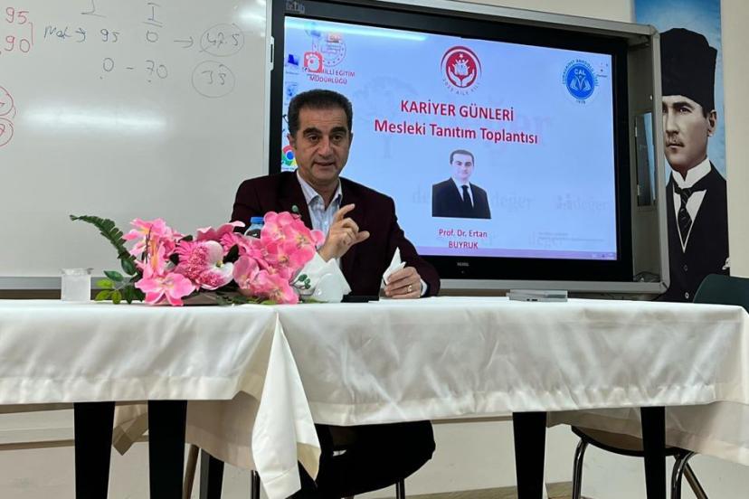 GELECEĞİN MÜHENDİSLERİNE VİZYON: PROF. DR. ERTAN BUYRUK'TAN 'MERAK ET, SORGULA, ÜRET' ÇAĞRISI!