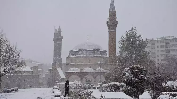 Sivas’ta Eğitime 1 Gün Ara Verildi