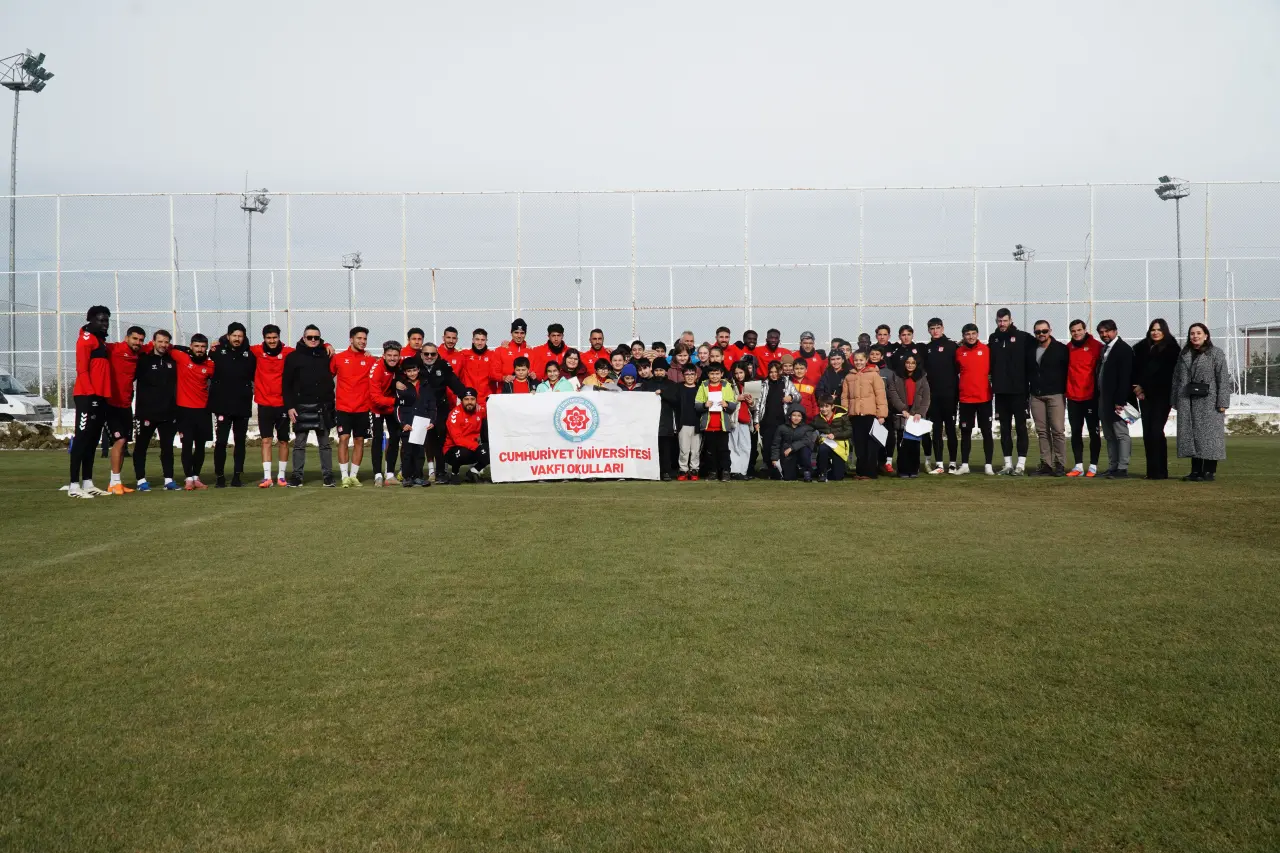 Minik yüreklerden Büyük Destek: Sivasspor’a anlamlı moral ziyareti