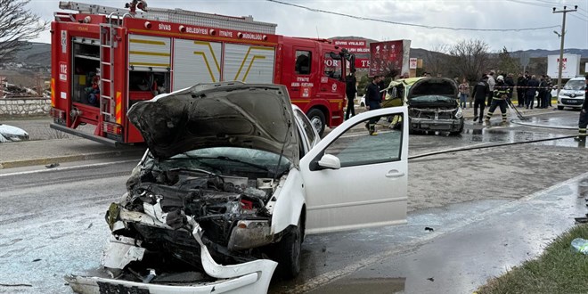 Sivas'ta trafik kazasında 4'ü futbolcu 6 kişi yaralandı