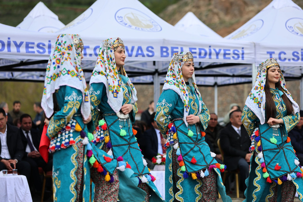 Sivas'ta baharın gelişi şenliklerle kutlandı 