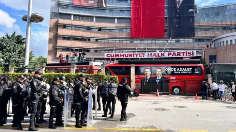Özgür Özel'in MYK'sından kritik uyarı