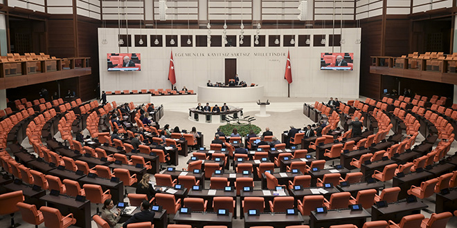 Özgür Özel'in de aralarında olduğu 12 vekil için 14 yeni dosya TBMM'de