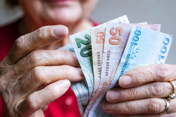 En düşük emekli aylığını 23 bin 552 liraya çıkaran düzenleme yürürlüğe girdi