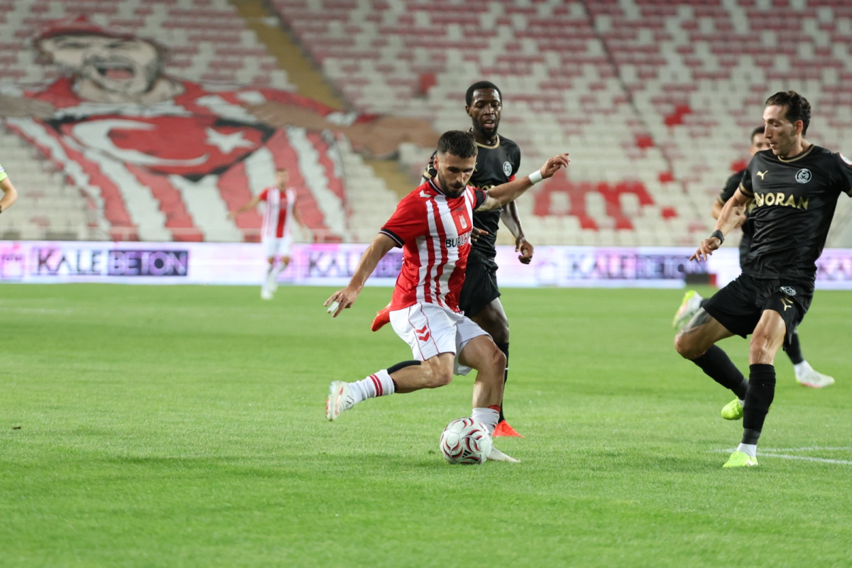Sivas'ta 4 gol var kazanan yok!