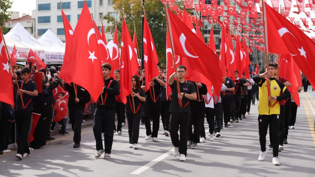 Sivas'ta 29 Ekim Cumhuriyet Bayramı ve Cumhuriyetimizin 103. Yılı dolayısıyla kutlama programı gerçekleştirildi