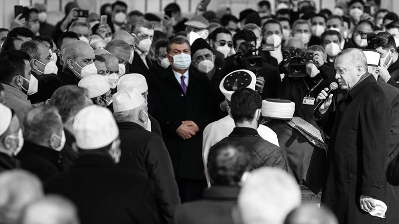 Emin Saraç'ın cenazesine katıldığı için eleştirilen Sağlık Bakanı Koca: Özür dilerim