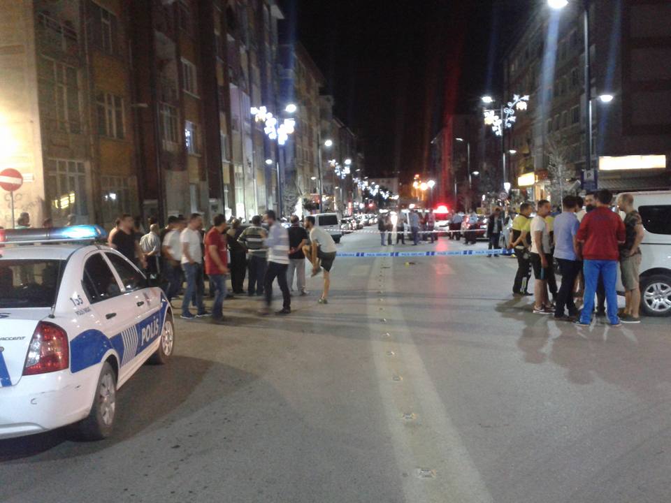 Sivas Sokak Ortasında Pompalı Tüfekle Vurulan Genç Öldü