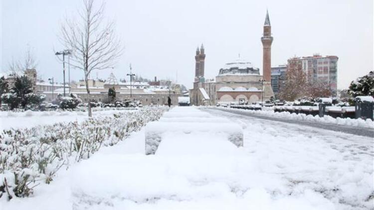 Sivas'ta yoğun kar yağışı uyarısı