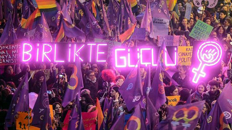 Kaymakamlık yasağına kadınlardan cevap: Kadınların değil, erkek şiddetinin engellendiği bir dünya için Taksim sokaklarına çağırıyoruz