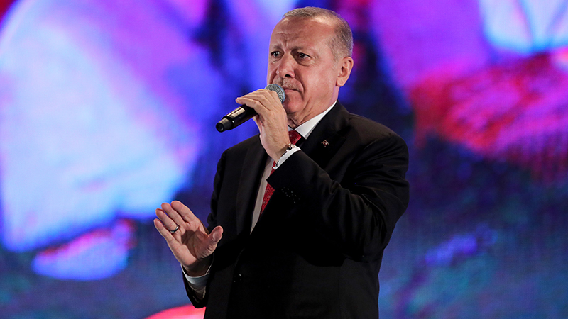 Cumhurbaşkanı Erdoğan: Kalkan uçaklar, helikopterler fıstık, leblebi mi dağıtıyor; bunlar ekonomi değil mi?