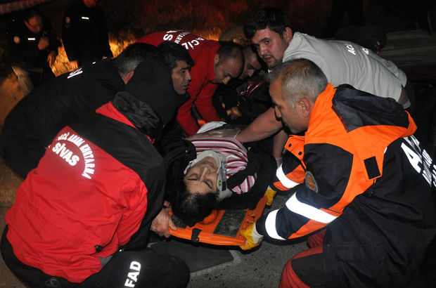 Sivas’ta Domuza Çarpan Otomobil Takla Attı: 5 Yaralı