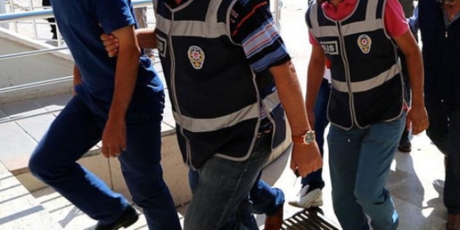 Sivas'ta gözaltına alınan 2 öğretmen tutuklandı
