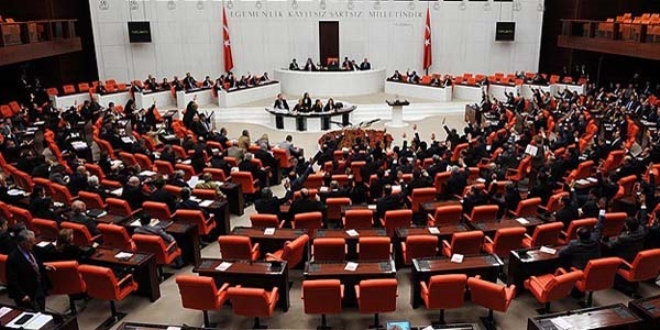 AK Parti anayasa değişikliği teklifini imzaya açtı