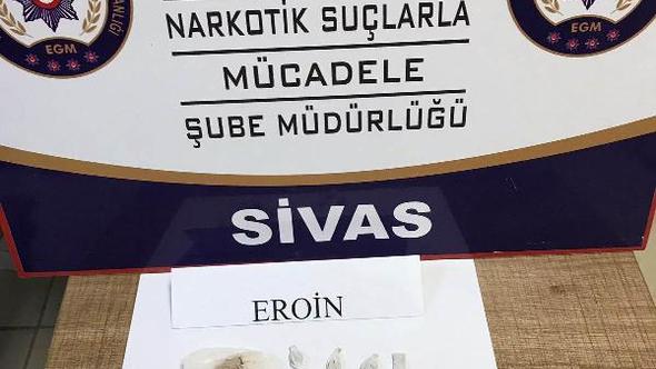 Sivas'ta 7 gram eroinle yakalandı