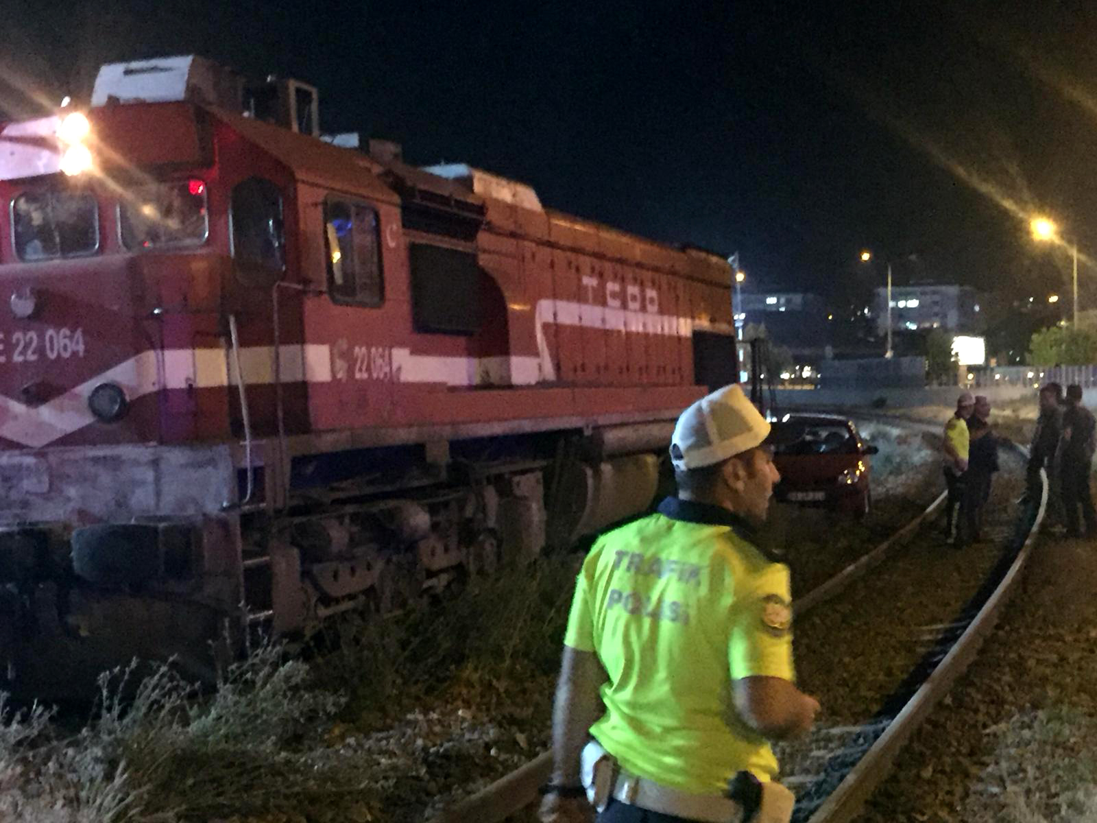 Sivas'ta lokomotif otomobille çarpıştı