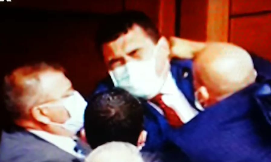 Meclis'te yumruklu kavgada Sivas Milletvekili Ulaş Karasu da DARP edilmiş…