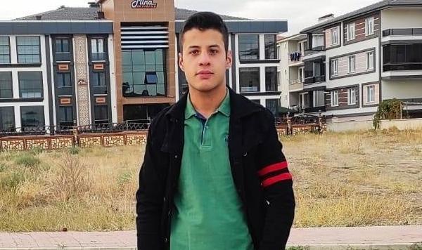 Sivas'ta iş makinesinin altında kalan 22 yaşındaki işçi, hayatını kaybetti