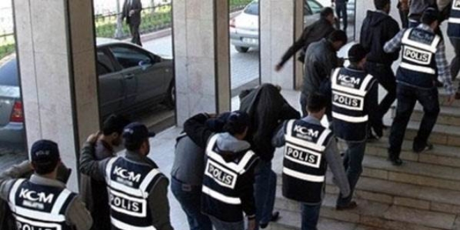 Sivas'ta FETÖ'den 28 eski rütbeli emniyet mensubu gözaltına