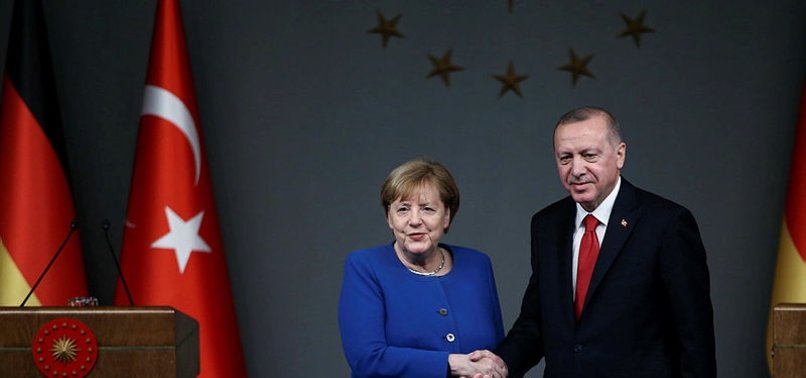 Merkel'den İstanbul paylaşımı .