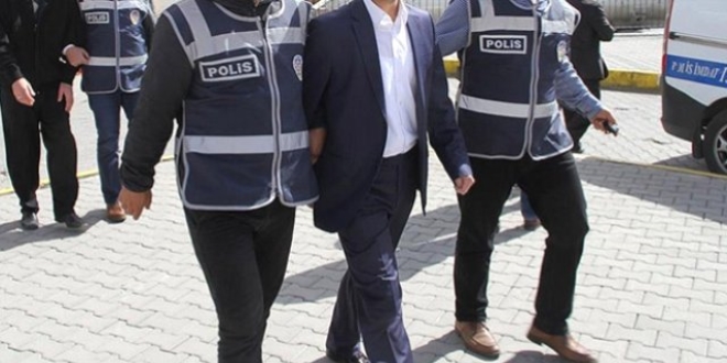 Sivas'ta FETÖ'den 2 öğretmen 6 polis gözaltında