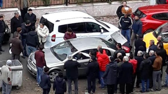 Sivas'ta Kadını zorla otomobile bindirmek isteyen şüphelileri, polis yakaladı
