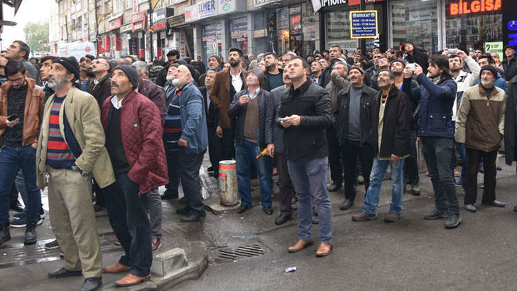 Sivas'ta şaşırtan görüntü! Vatandaşlar durup böyle izledi...