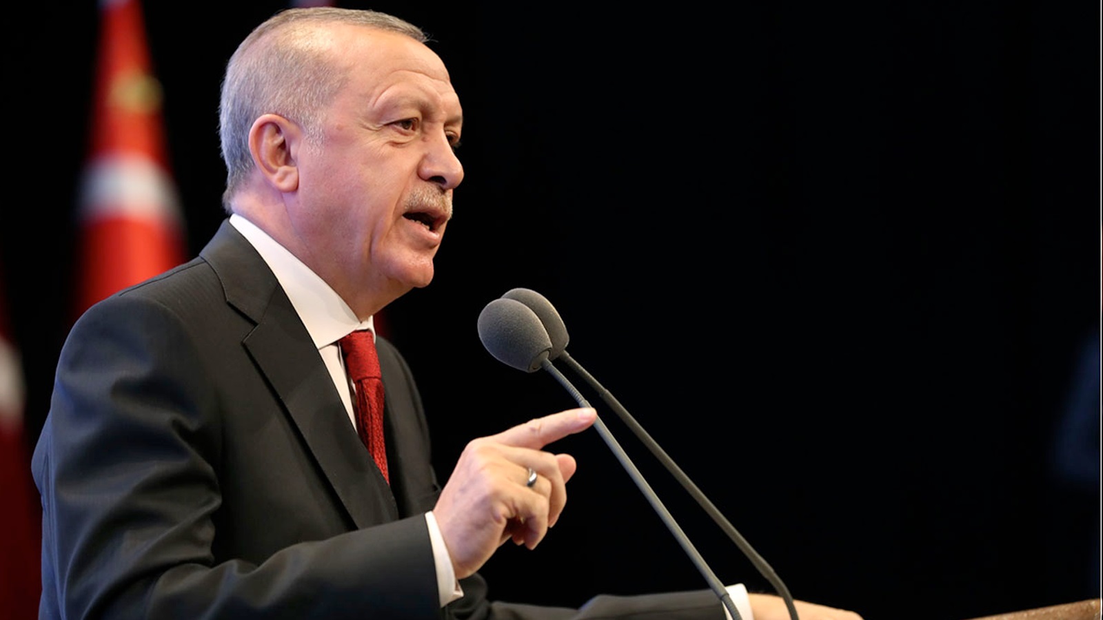 Erdoğan: Türkiye'nin belirlediği sınırların dışına çıkmazlarsa bir süre sonra omuzlarının üzerinde o başlar da kalmayacak