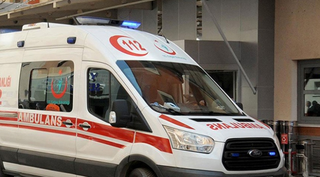 Sivas'ta iki otomobil çarpıştı: 1 ölü, 7 yaralı