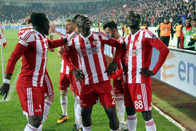 Demir Grup Sivasspor, Galatasaray'ı 2-1 yendi