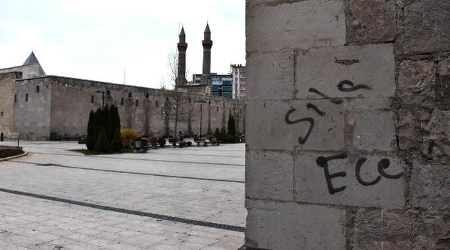 Sivas'ta Vandallar yine iş başında
