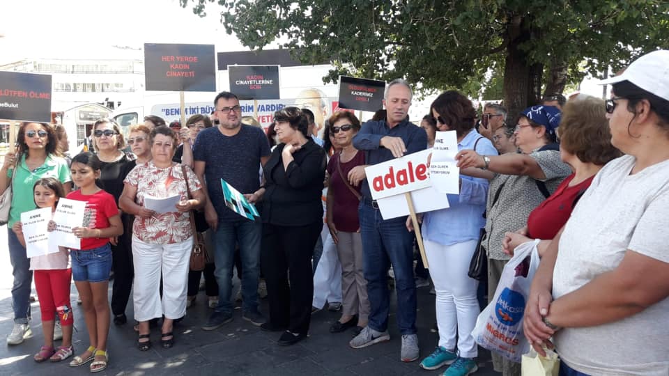 Sivas'ta, CHP'liler Emine Bulut cinayeti protesto etti