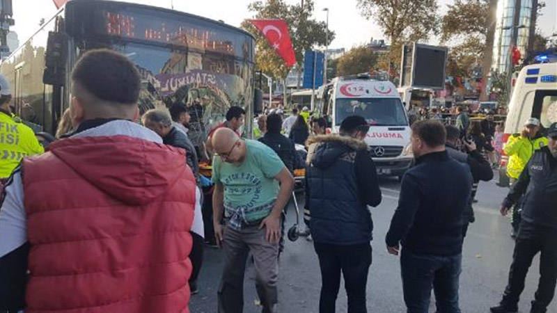 İstanbul Beşiktaş'ta otobüs durağa daldı: Bir kişi hayatını kaybetti, ağır yaralılar var