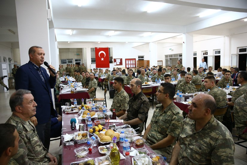 Cumhurbaşkanı Erdoğan, Şırnak'ta Askerlerle İftar Yaptı